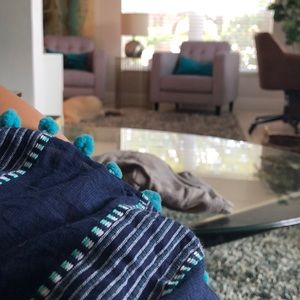 Meet your Posher, Tee